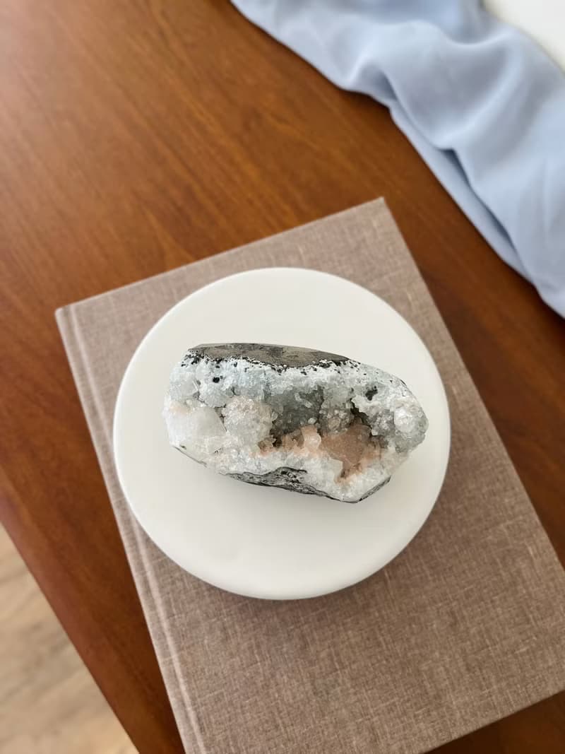 Déjà vu Ceramics 白色陶製展示台