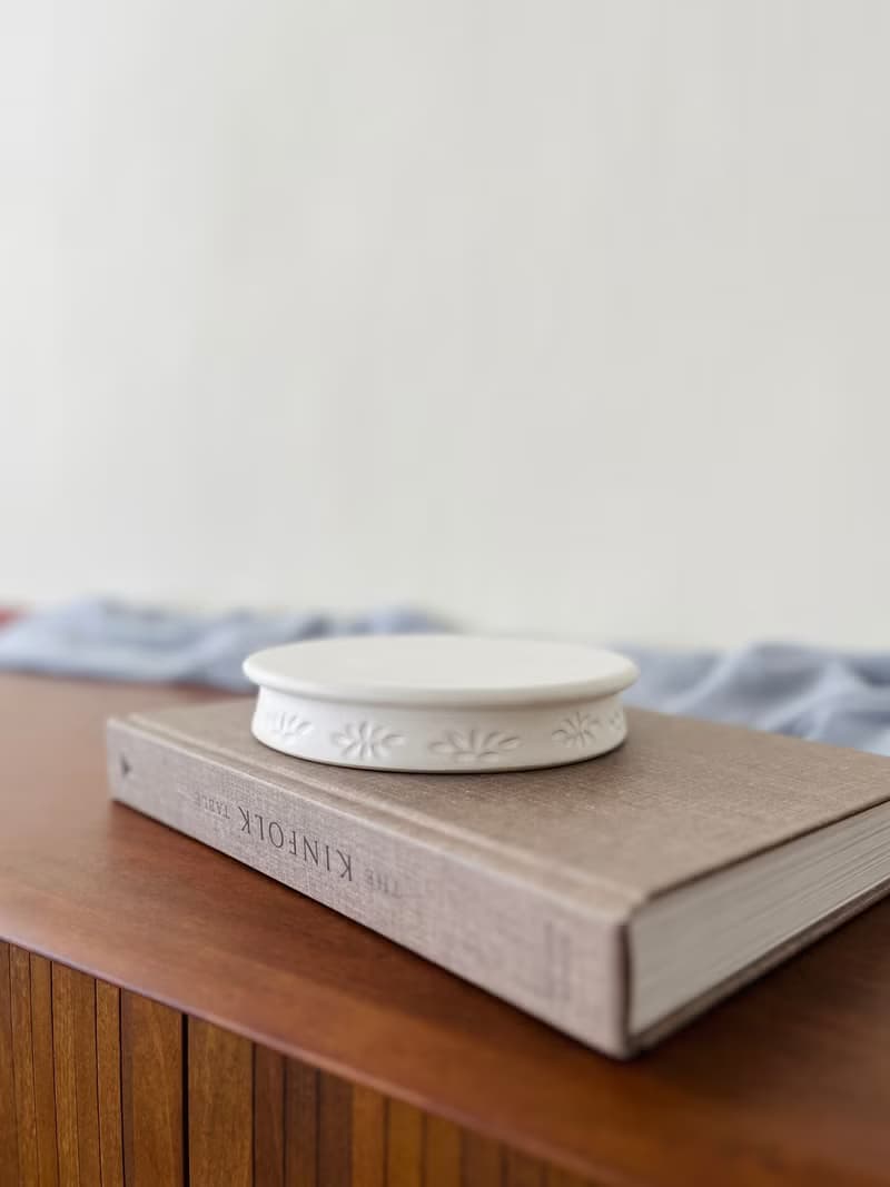 Déjà vu Ceramics 白色陶製展示台