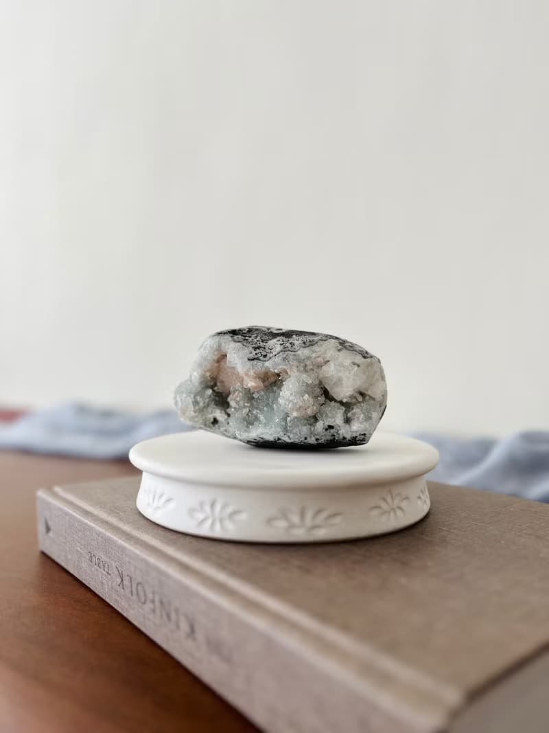 Déjà vu Ceramics 白色陶製展示台