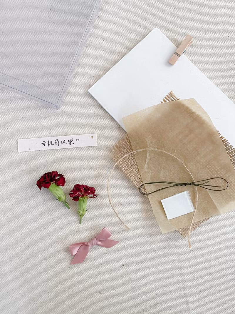 康乃馨田間小花束 x 乾燥花DIY手作摺頁卡片