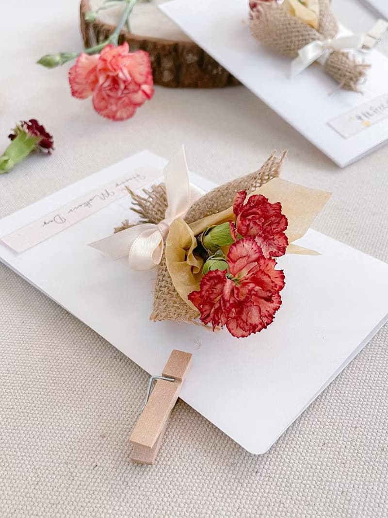 康乃馨田間小花束 x 乾燥花DIY手作摺頁卡片