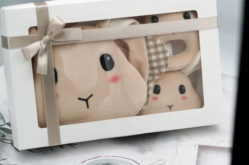 Bucute肥肥兔的彌月禮盒組/口水巾/護身符/手搖鈴/彌月