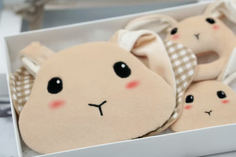 Bucute肥肥兔的彌月禮盒組/口水巾/護身符/手搖鈴/彌月