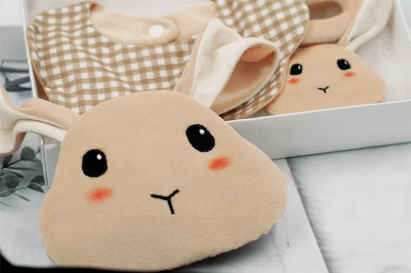 Bucute肥肥兔的彌月禮盒組/口水巾/護身符/手搖鈴/彌月