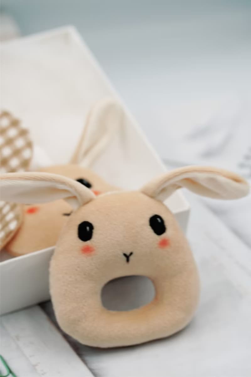Bucute肥肥兔的彌月禮盒組/口水巾/護身符/手搖鈴/彌月