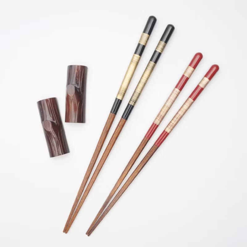 兵左衛門　箸・箸置きセット　招き猫　先角桜草・ 箸2膳、箸置き2個、桐箱に入れてセットアップされます。