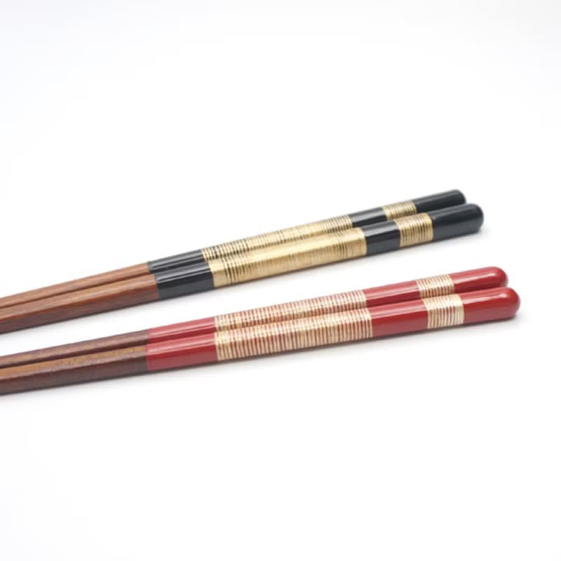 兵左衛門　箸・箸置きセット　招き猫　先角桜草・ 箸2膳、箸置き2個、桐箱に入れてセットアップされます。