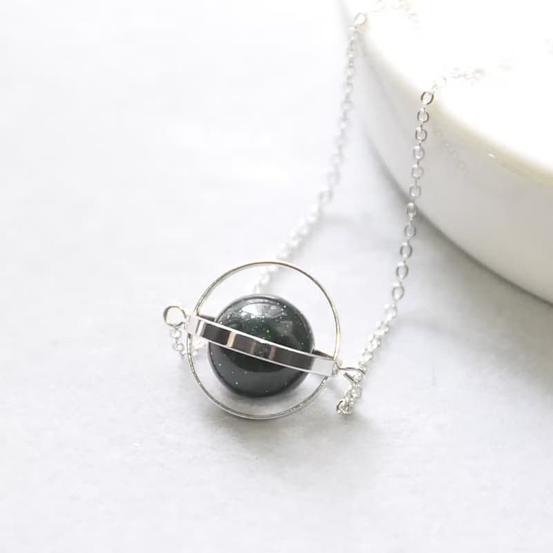 神秘星球。宇宙。銀環。綠砂。項鍊 Mysterious Planet。Galaxy。Sliver Ring。Sandstone。Necklace。生日禮物。閨蜜禮物。姐妹禮物
