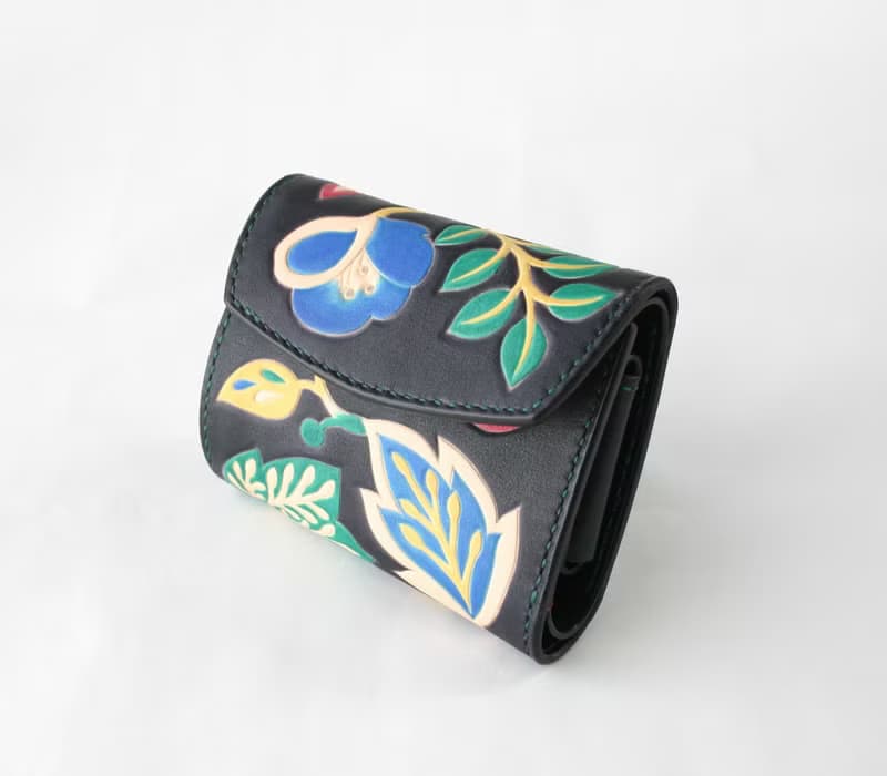 手染め手縫いの革財布　Elegant Flower Black
