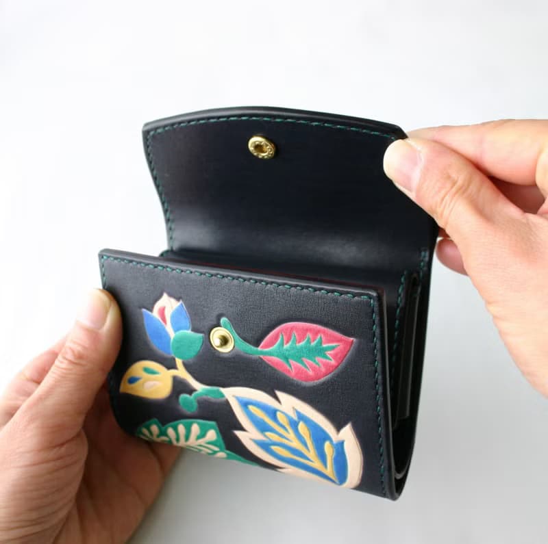 手染め手縫いの革財布　Elegant Flower Black