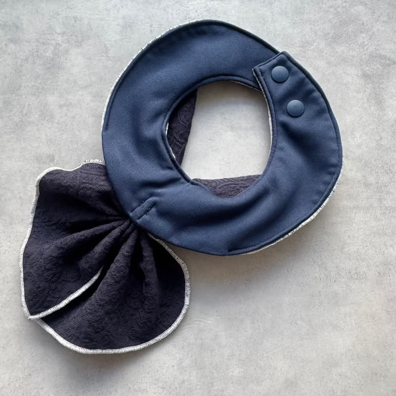 像圍巾一樣的圍嘴 STAIF Lusso Navy Jacquard