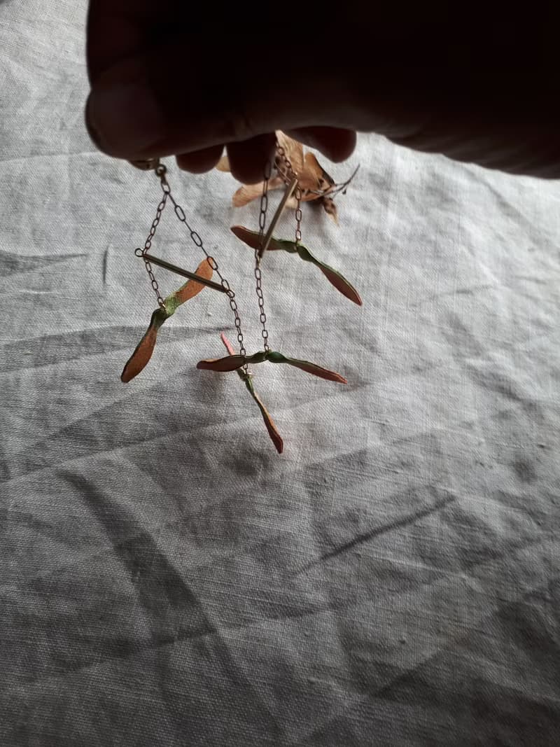 青楓翅果耳環_手染塑型皮革一對