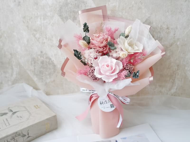 中小型不凋玫瑰花束【春櫻】告白/求婚/生日/周年紀念日/畢業花束