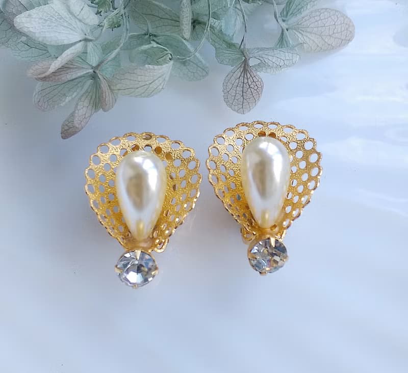 Vintage Jewelry 西洋古董飾品 立體 高領 簍空仿珠 夾式耳環