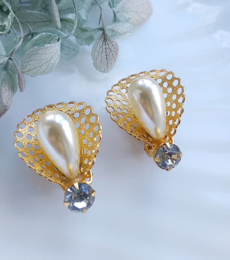 Vintage Jewelry 西洋古董飾品 立體 高領 簍空仿珠 夾式耳環