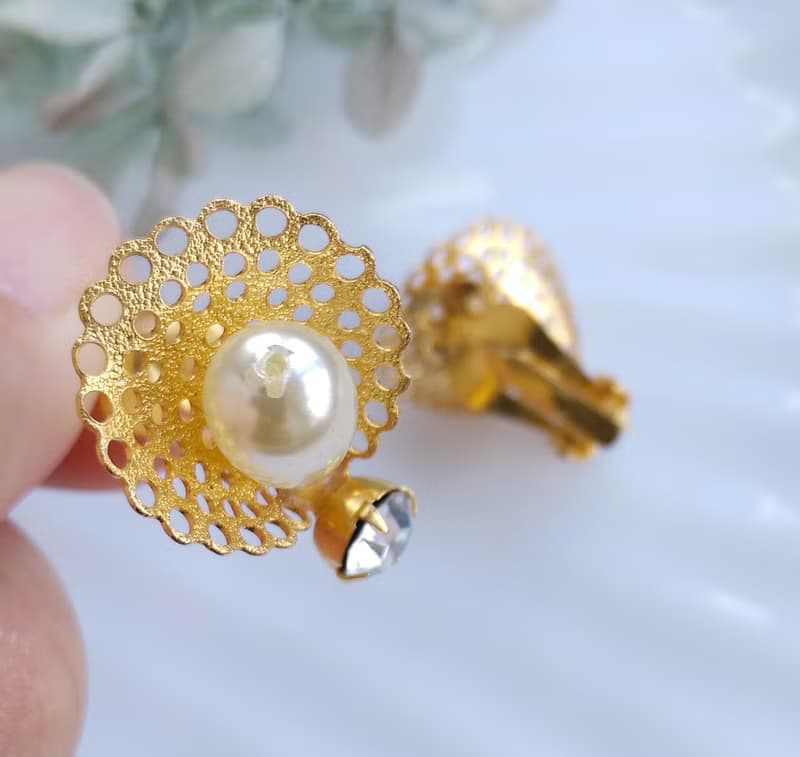 Vintage Jewelry 西洋古董飾品 立體 高領 簍空仿珠 夾式耳環