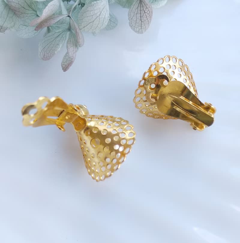 Vintage Jewelry 西洋古董飾品 立體 高領 簍空仿珠 夾式耳環