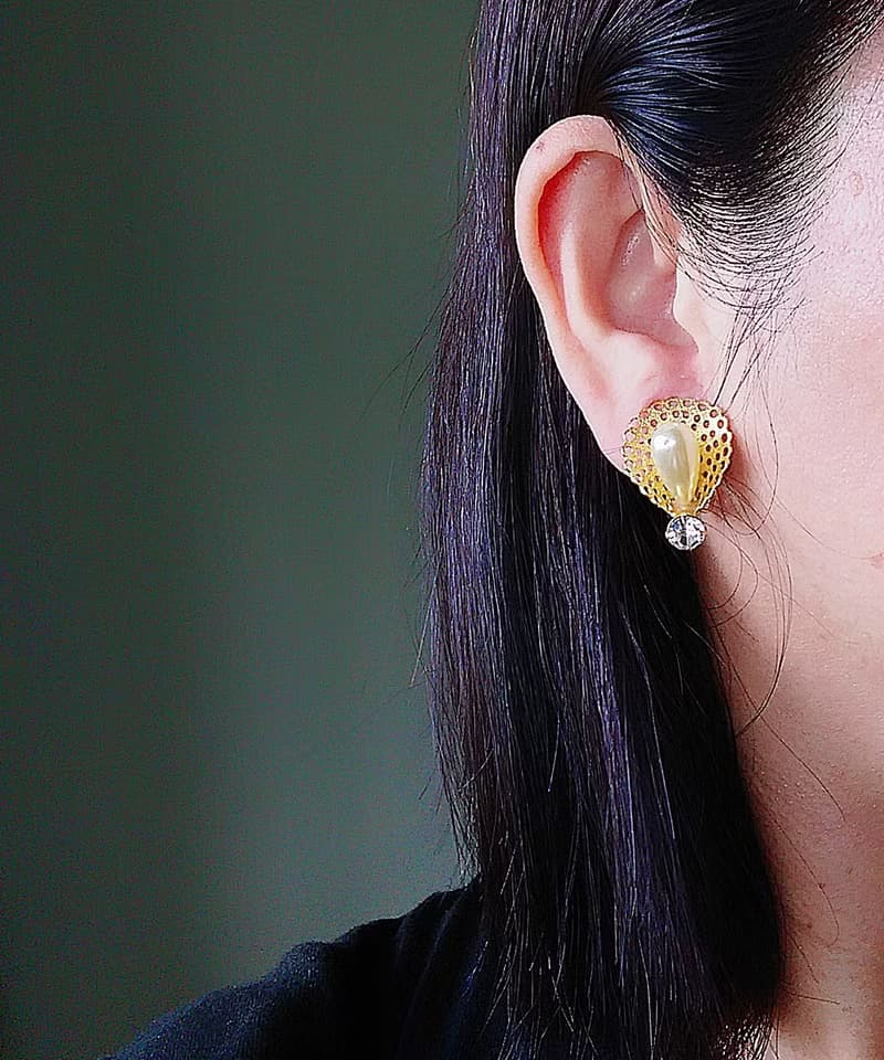 Vintage Jewelry 西洋古董飾品 立體 高領 簍空仿珠 夾式耳環