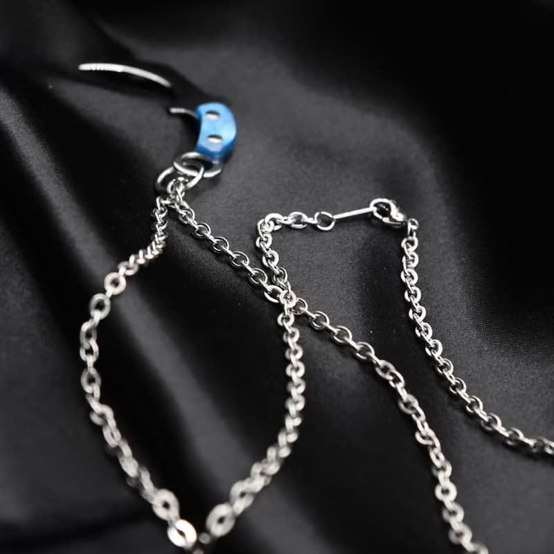 【刃のように研ぎ澄まされた個性を】カランビットナイフモチーフペンダント