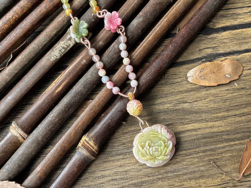 【一物一圖】天然鹽源瑪瑙蝶 戀花雕刻平安鎖 連珠鍊設計款項鍊