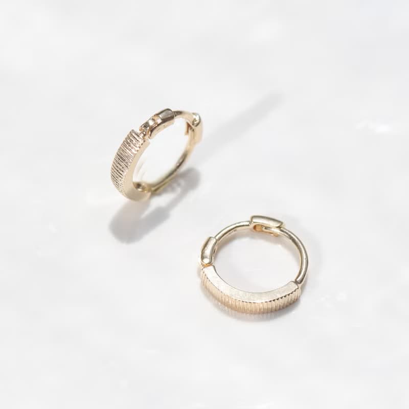 14K 復古切紋耳扣耳環 (內徑 6.5 mm) (單個) 洗澡免摘  不褪色