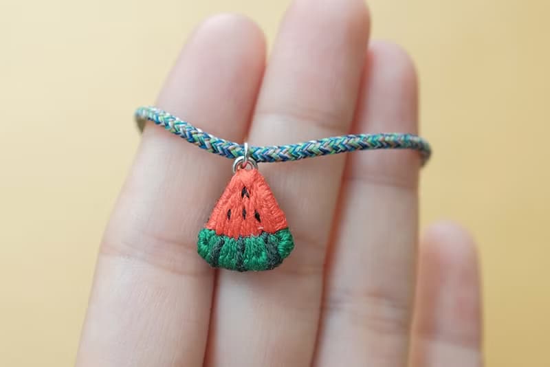 by.dorisliu ( emoji 人手 刺繡 手鏈 ) 西瓜仔