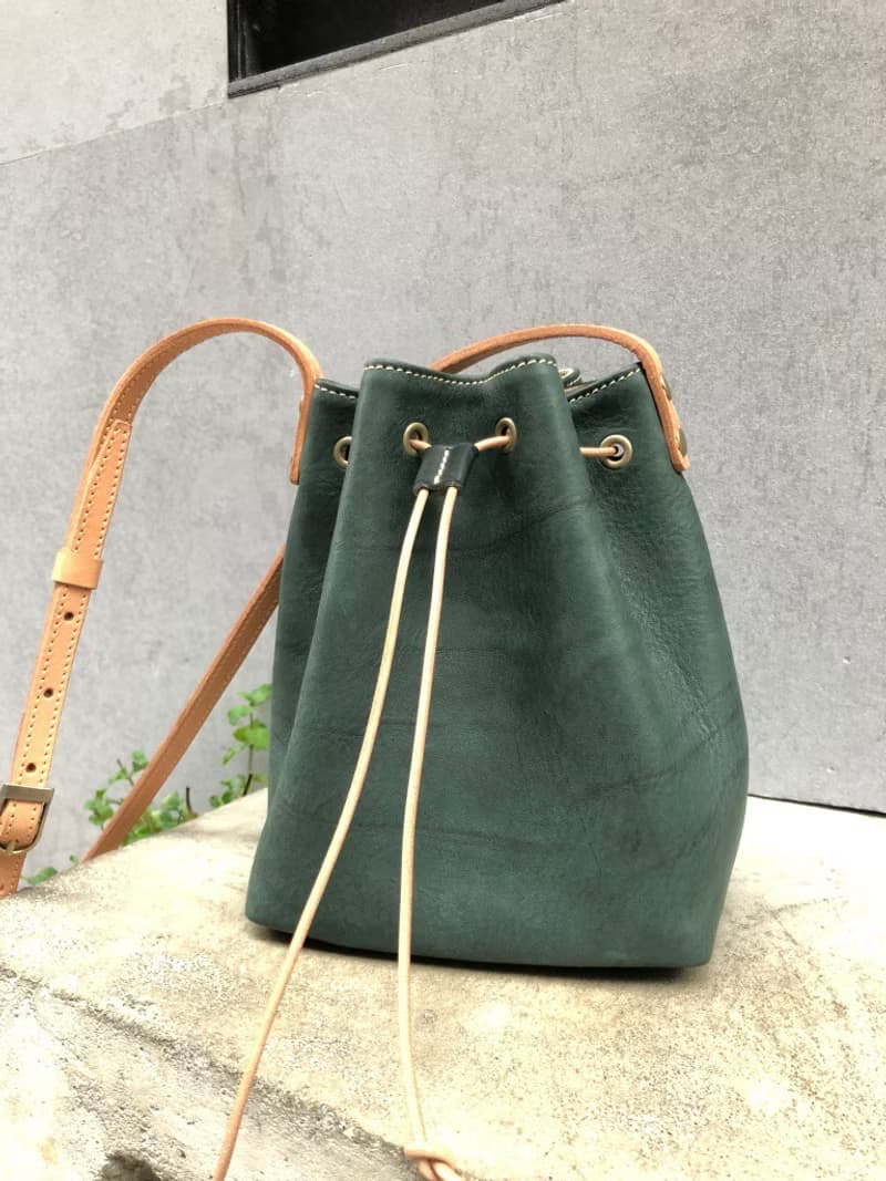 迷你水桶包/斜背包 Color:焦糖/黑/綠/紅 植鞣牛革製