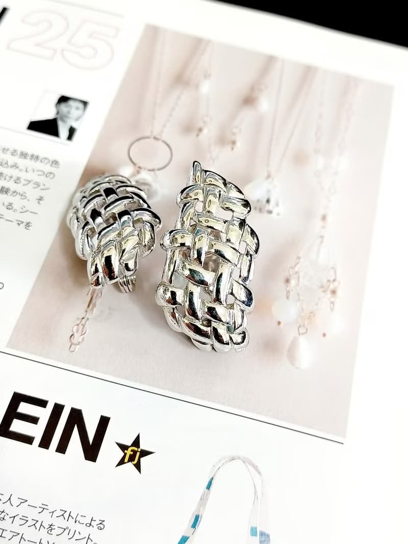 vintage jewelry  Monet 亮銀金屬網狀 夾式耳環