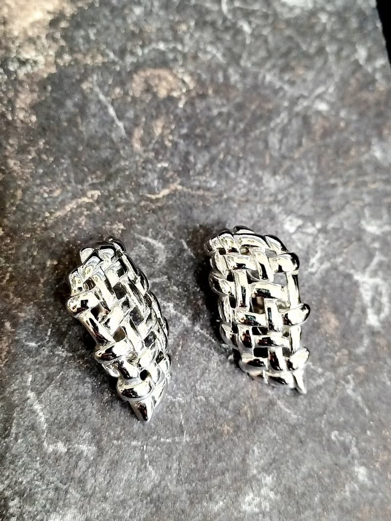 vintage jewelry  Monet 亮銀金屬網狀 夾式耳環