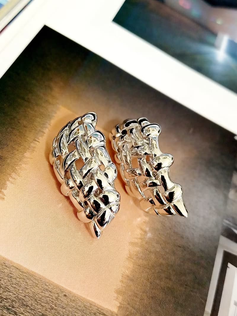 vintage jewelry  Monet 亮銀金屬網狀 夾式耳環