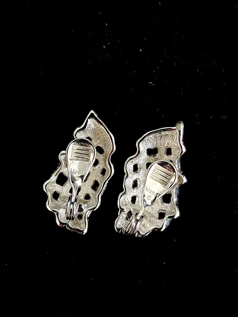 vintage jewelry  Monet 亮銀金屬網狀 夾式耳環