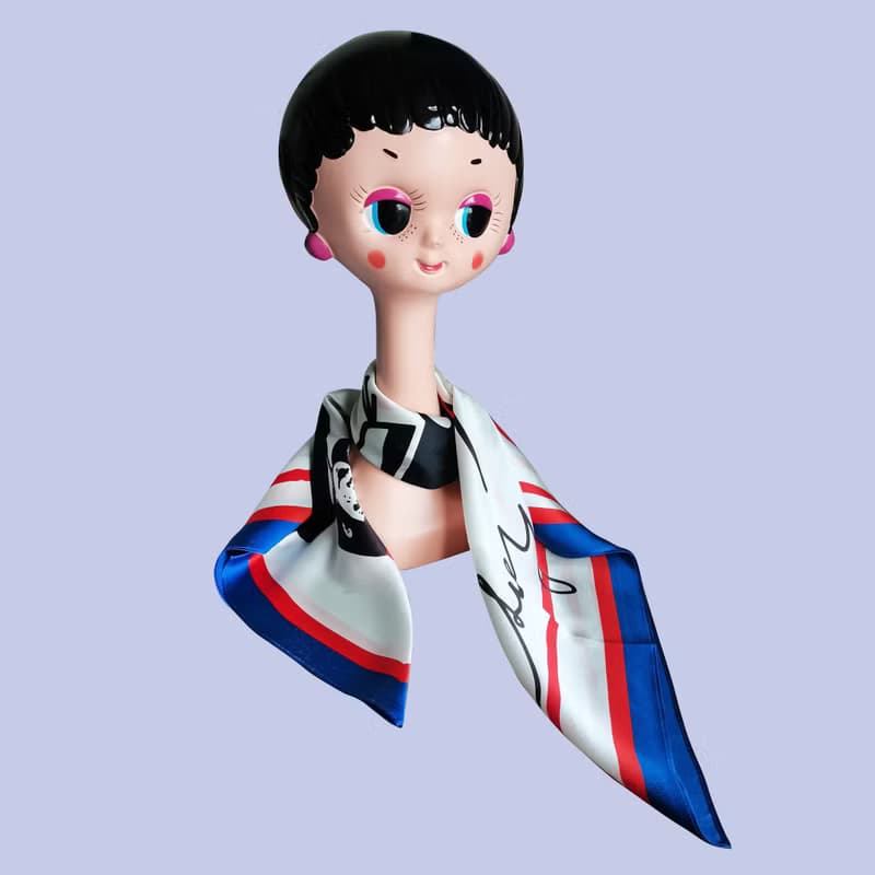 插畫師周邊 ::真絲絲巾100%silk:: — 治癒 女孩 藥丸 心形 方巾