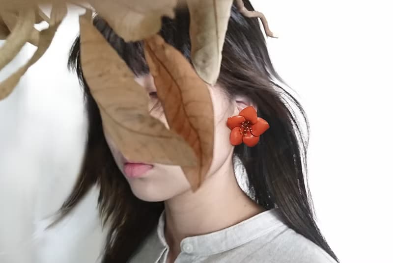 木棉花皮革夾式耳環-不對稱風格