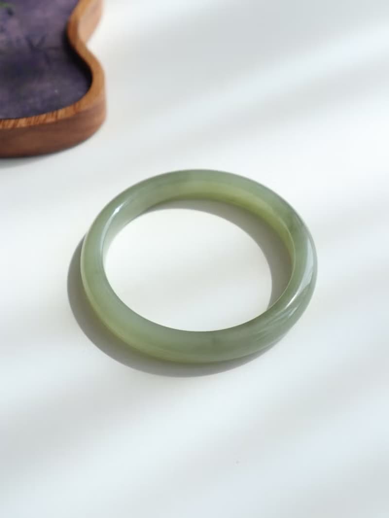 天然晴水和田玉手鐲 冰底晴水料顏色美脂很厚玉質溫潤水頭足