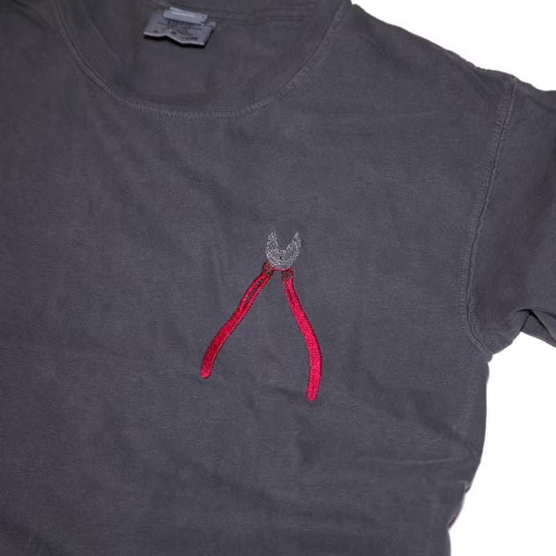 父の日のギフトに。ニッパー 刺しゅう Tシャツ　ユニセックスS〜XLサイズ　Tcollector