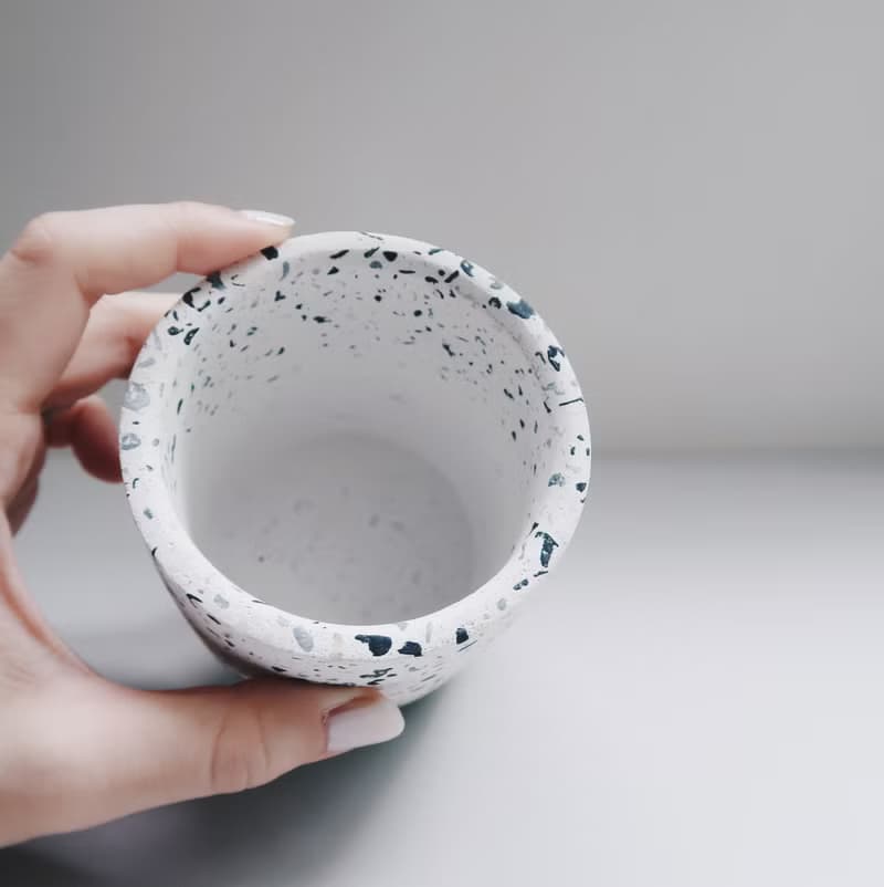 TERRAZZO 磨石子 | 經典黑白水泥圓形盆器・筆筒・桌面收納