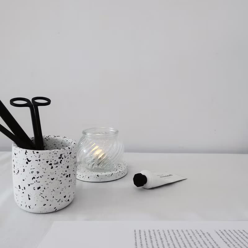 TERRAZZO 磨石子 | 經典黑白水泥圓形盆器・筆筒・桌面收納