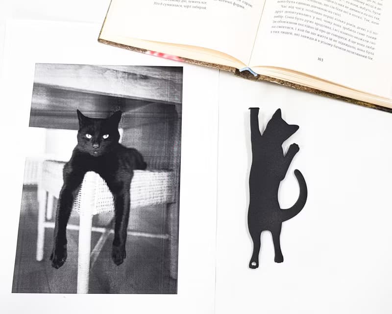 Black Metal bookmark Cat got stuck.Minimalist bookmark for stylish cat lovers