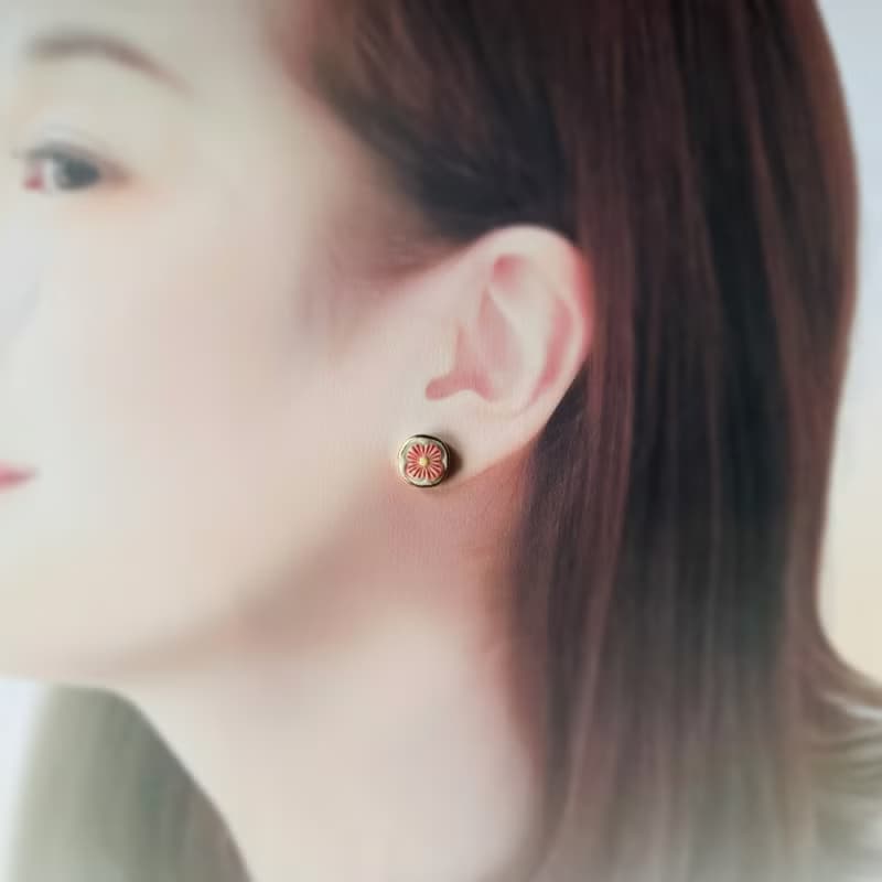 【再販】桜色 お花 陶器 金継ぎ ピアス イヤリング ノンホールピアス 小さい 小ぶり シンプル 花 桜 ピンク 陶磁器 ゴールド 金 やきもの 黄色 イエロー
