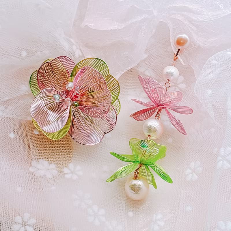 小華麗大花花 垂墜耳環 貼耳式耳環 不對稱設計 耳夾 耳針