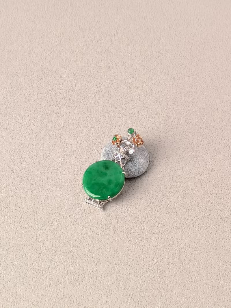 18K天然真鑽鑲嵌設計款花瓶墜飾