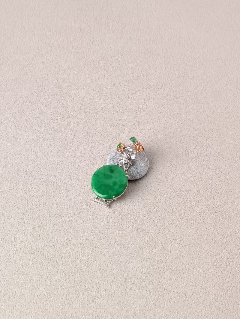 18K天然真鑽鑲嵌設計款花瓶墜飾