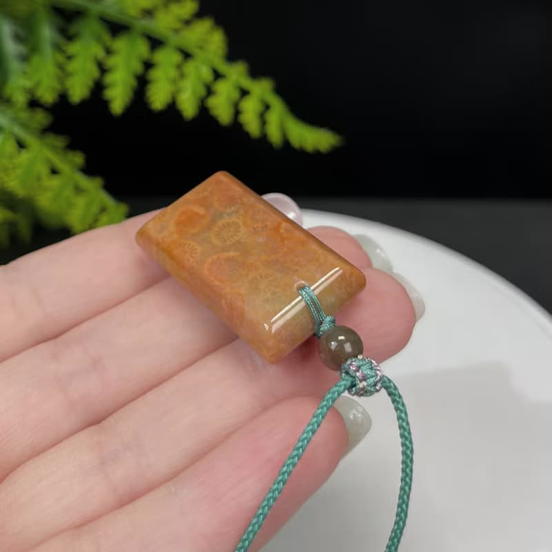 天然珊瑚玉吊墜冰潤玉化檸檬片長方形無事牌菊花玉項錬辟邪聚財