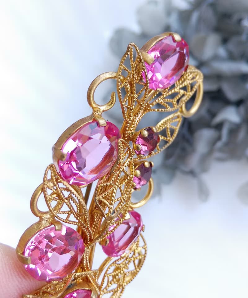 Vintage Jewelry 西洋古董飾品 金絲 簍空 粉紅萊茵鑽 花束 別針