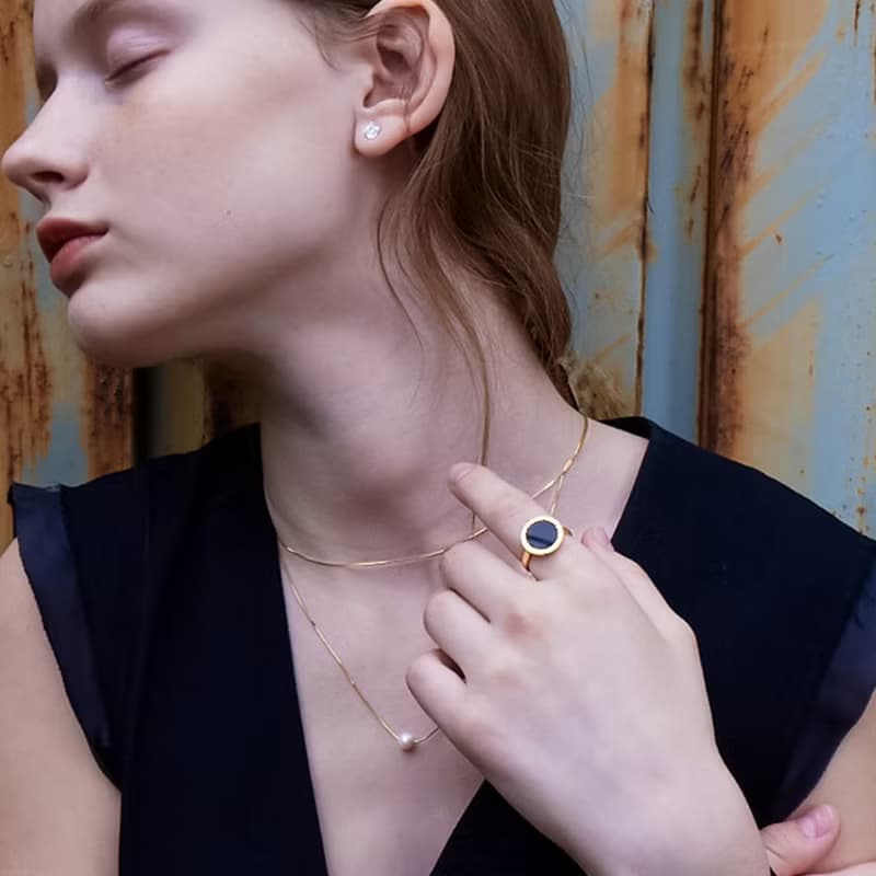 NCT PICK | ROCA ROUND ONYX RING
