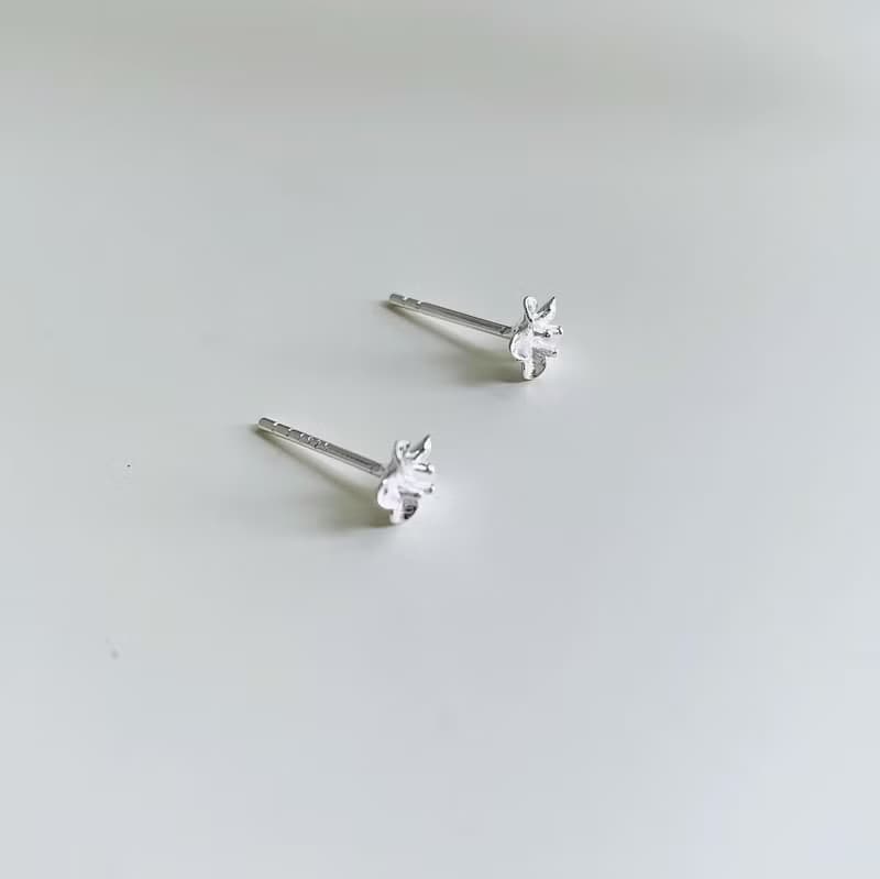 925純銀 / 花系列 • 五瓣丁香花耳針