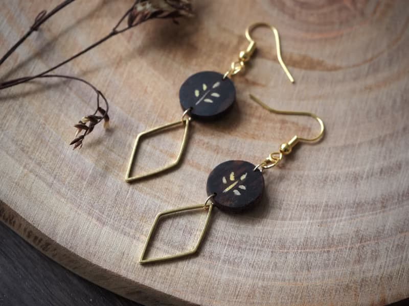 手工胡桃木耳環-葉子