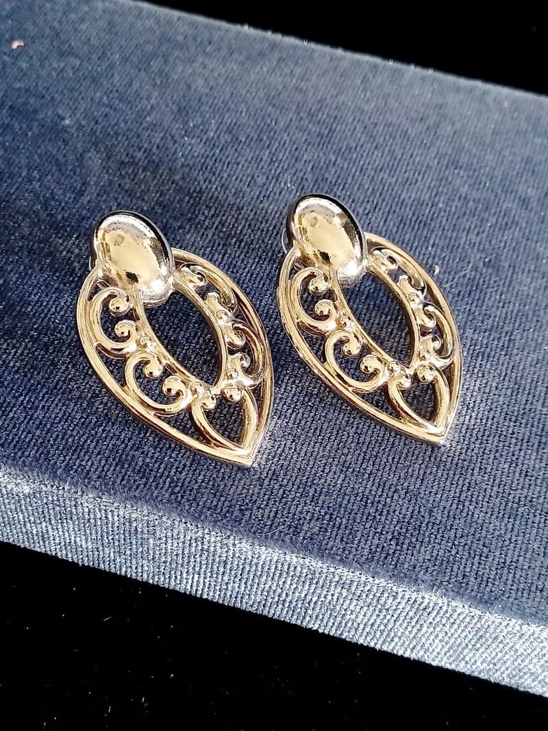vintage jewelry  唯美氣質騰雲造型 針式耳環