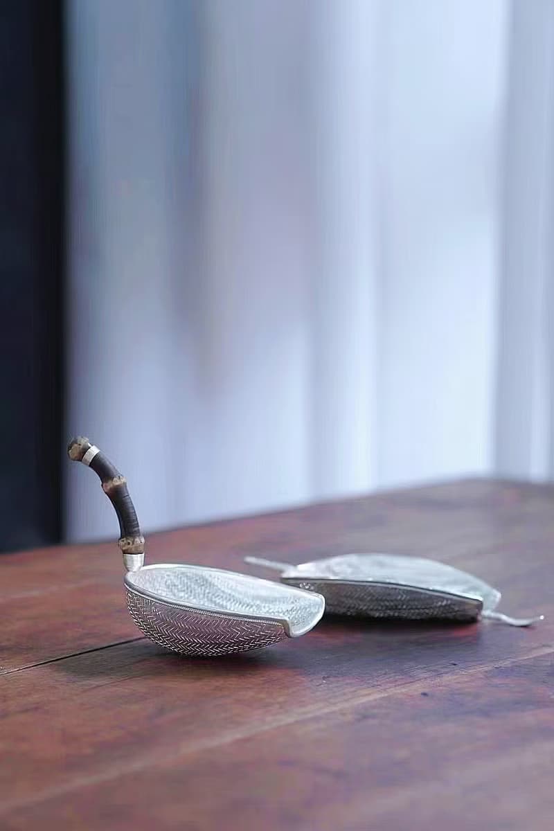 手工銀編人字紋茶則