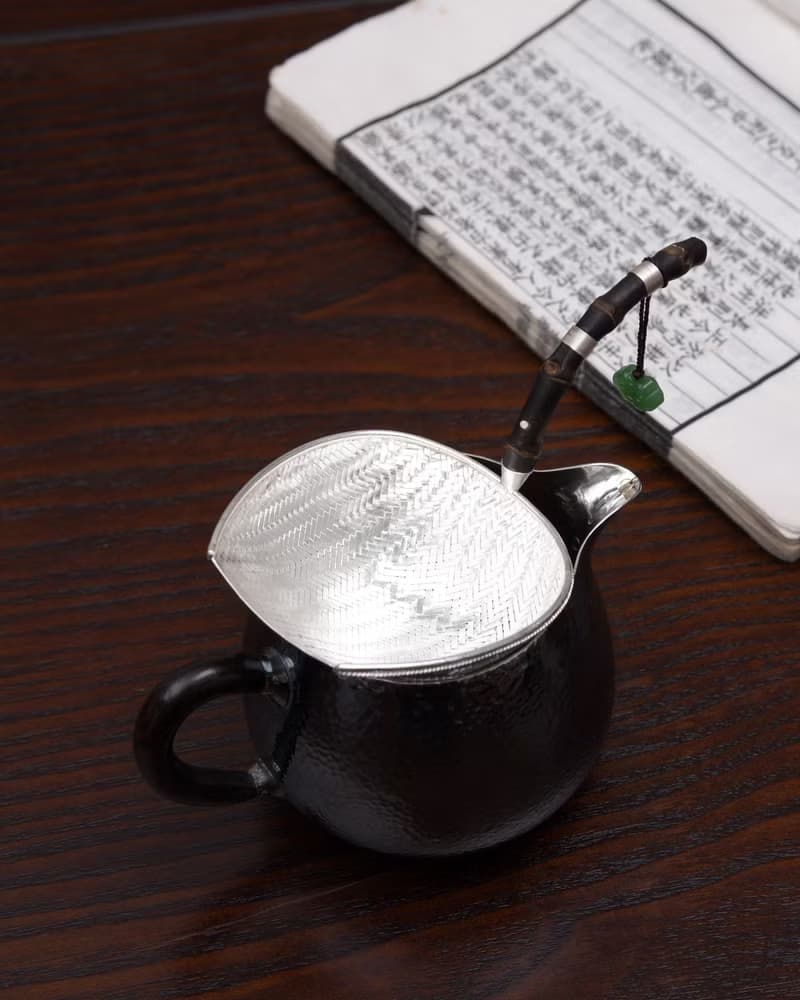 手工銀編人字紋茶則